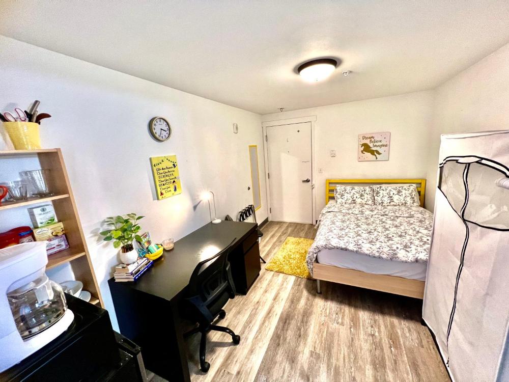 Private Room with Ensuite Bathroom 10 Minutes Walk to University of Washington